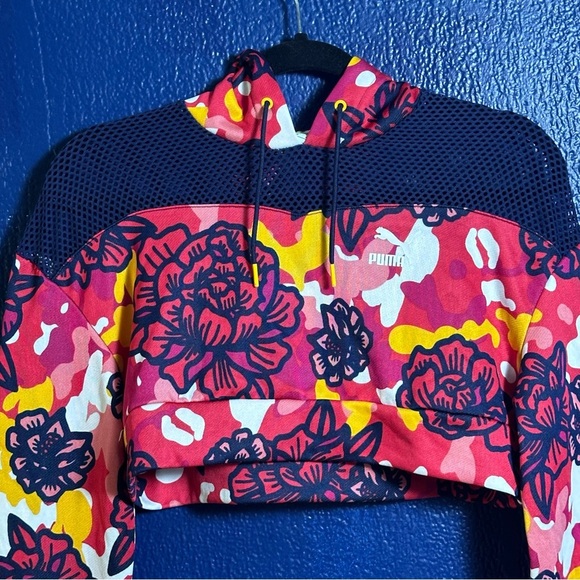 Puma Multicolor Floral pattern Flourish Cropped Hoodie long sleeves embroidered - Picture 3 of 13